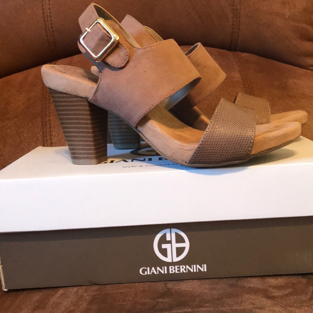 Gianni Bernini Aikko Sandals.